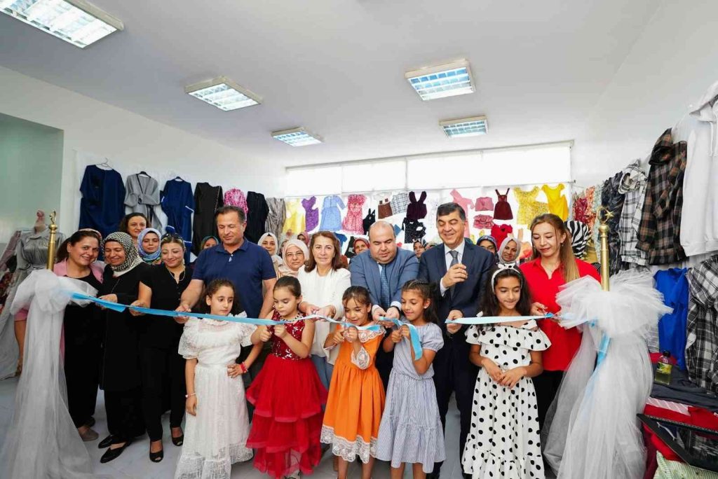 Yetimlerle annelerinin yaptıkları ürünler görücüye çıktı