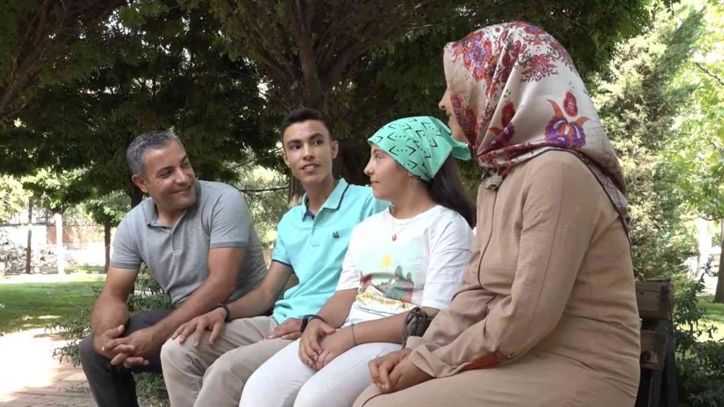 Ailece Türkiye’yi gezdiler şimdi sıra dünya turunda