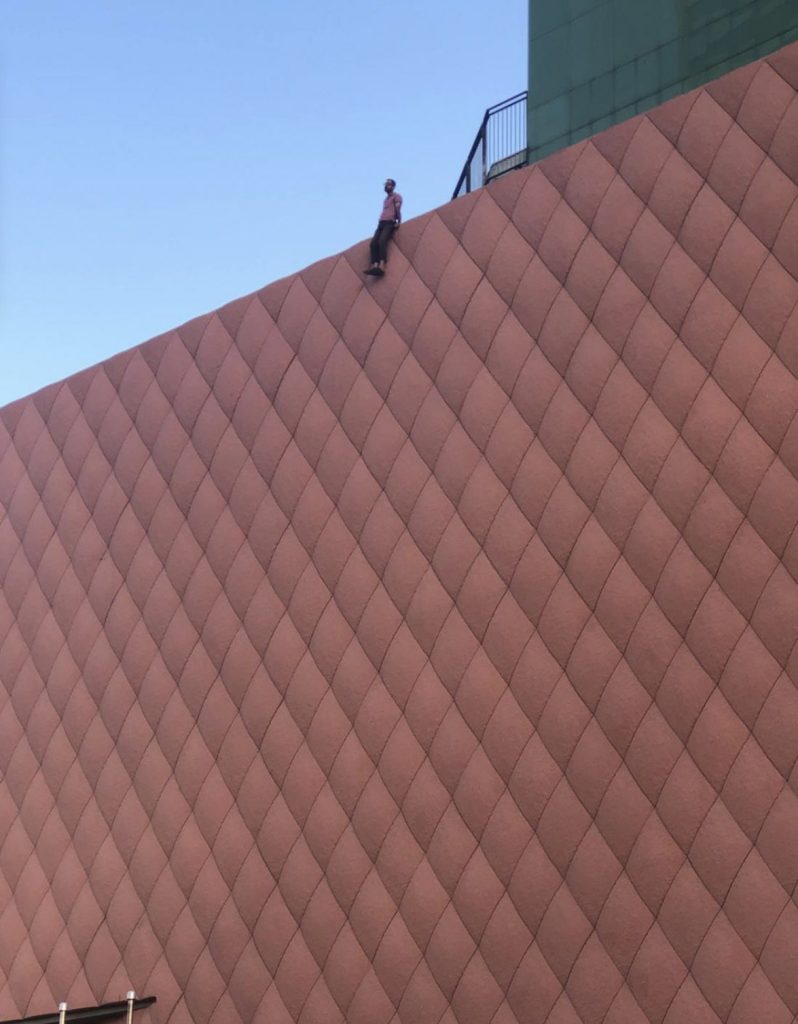 AVM’de şok intihar