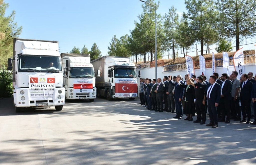 Bağlar Belediyesi’nden Pakistan’a yardım eli