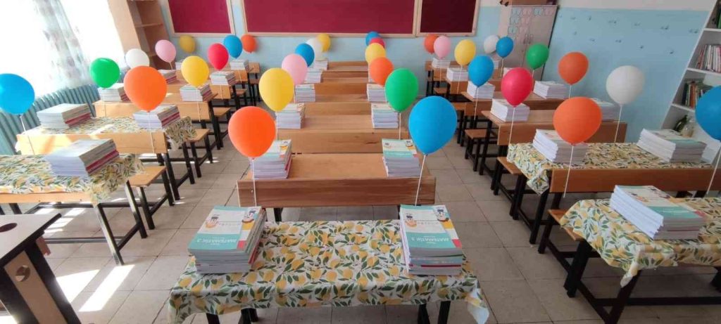 Bingöl’de balonlarla süslenen sınıflar eğitim ve öğretime hazır