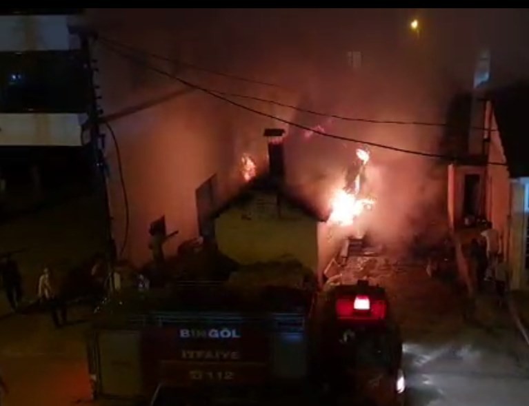 Bingöl’de yangın, iş yeri kullanılmaz hale geldi