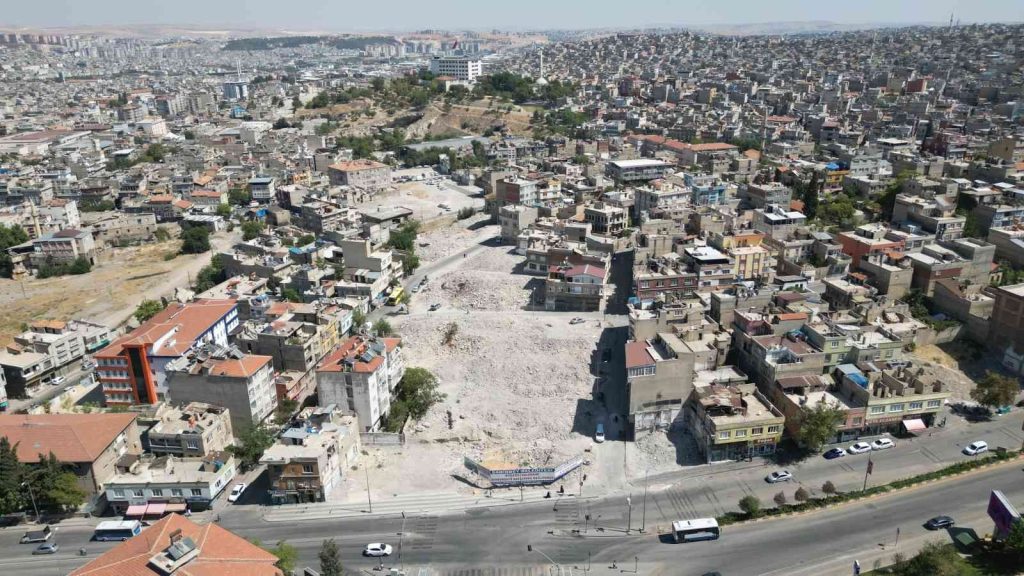 Boğaziçi Bulvarı 2’nci etap yol açma çalışmalarını aralıksız sürdürüyor.
