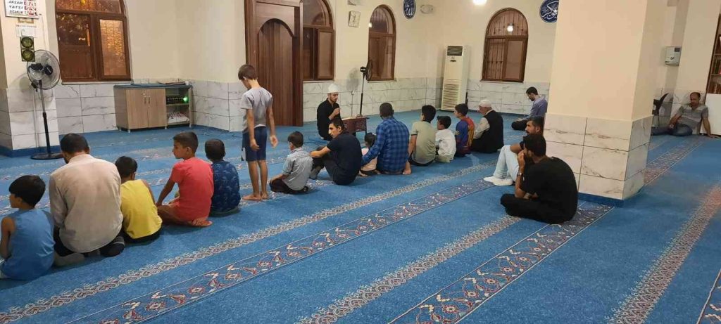 Diyarbakır İl Müftüsü İmamoğlu, camide çocuklarla bir araya geldi