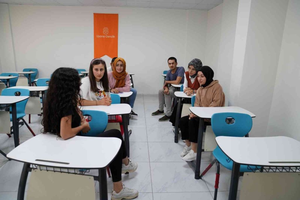 Diyarbakır’da 800 öğrenci Akademi Lise ile üniversiteli oldu