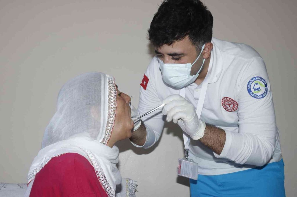 Diyarbakır’da ihtiyaç sahipleri talep etti, 7 yılda 3077 hastaya evde hizmet verildi
