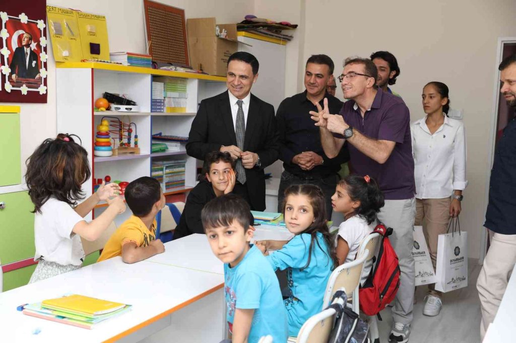 Diyarbakır’da işitme engelli öğrenciler unutulmadı