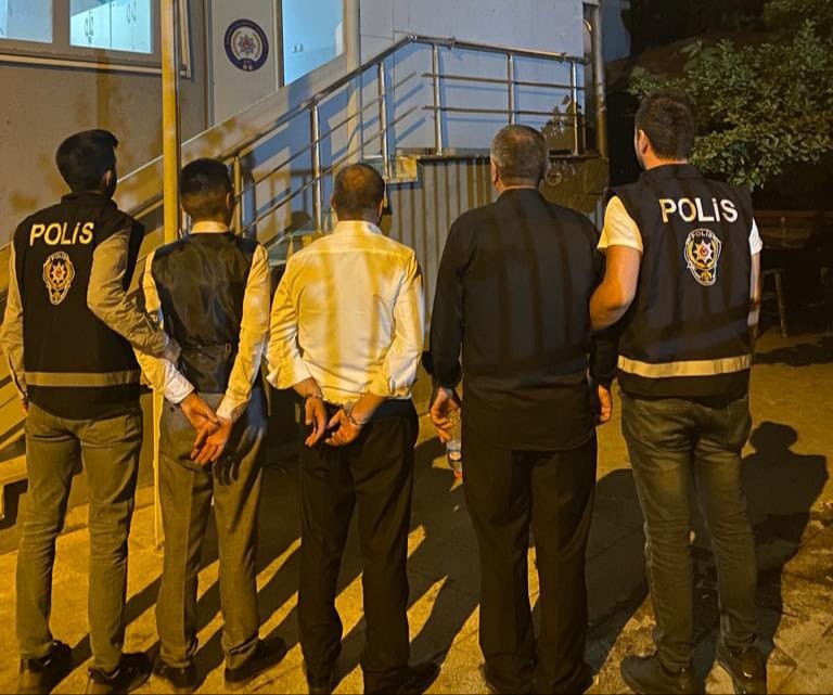 Düğünde havaya ateş edenlere suçüstü