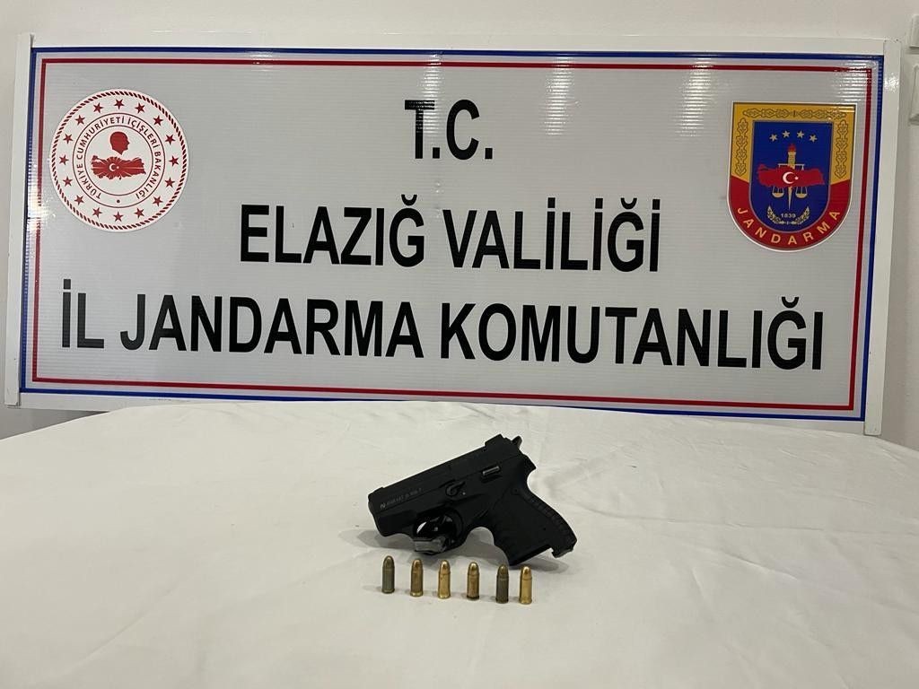 Elazığ’da gerçek silaha dönüştürülen tabanca yakalandı