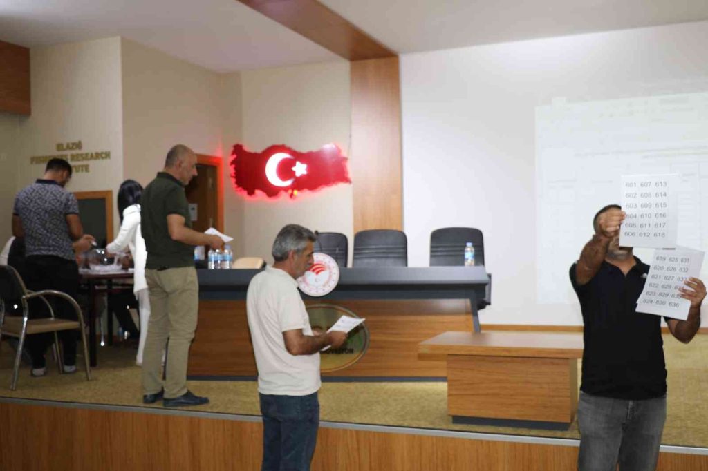 Elazığ’da sertifikalı tohum alacak çiftçiler kurayla belirlendi
