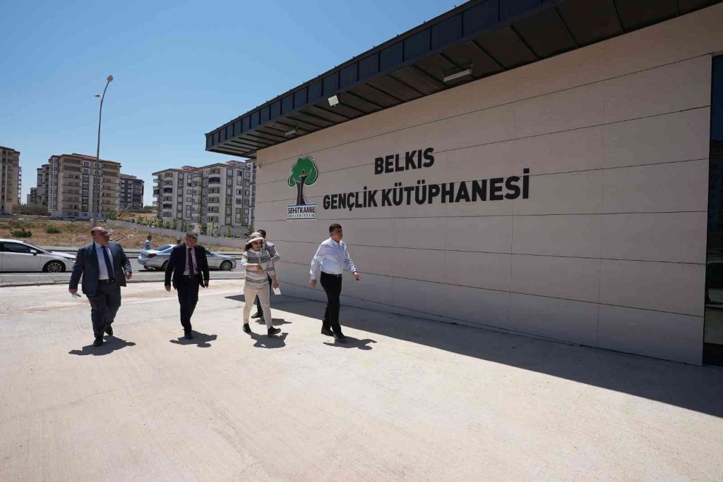 Fadıloğlu, Belkıs Gençlik Kütüphanesi’ni yerinde inceledi
