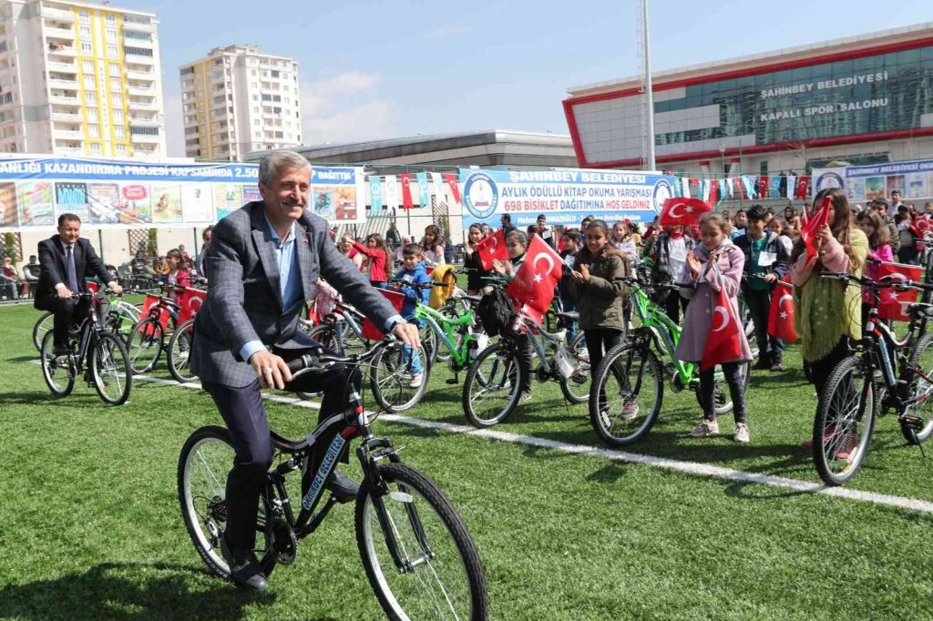 Gaziantep’te başarılı öğrencilere bisiklet hediyesi