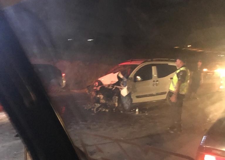 Gaziantep’te ticari araç ile otomobil kafa kafaya çarpıştı: 8 yaralı