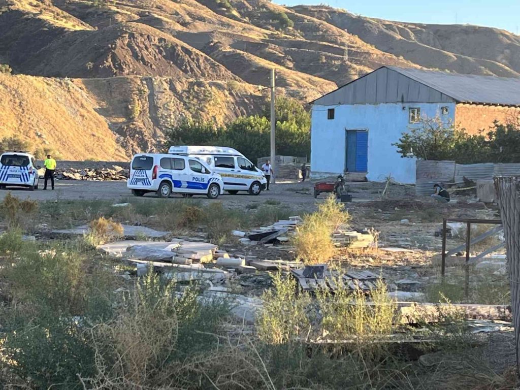 Gözünü taşla yaralayan adamı tüfekle vurdu