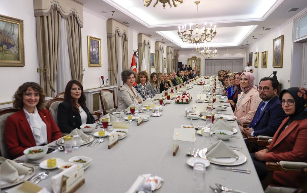 Kadın Liderler ödülü Başkan Çakmak’a