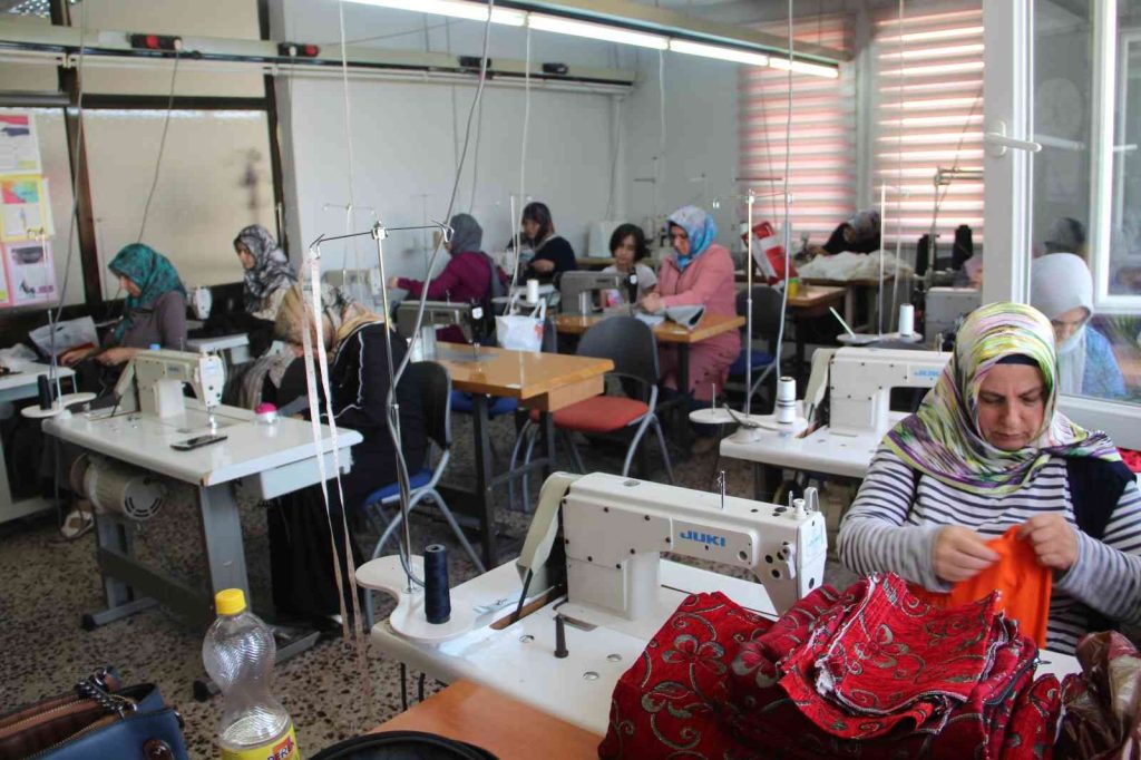 Kadınlar iş sahibi olmak için kurslarda ter döküyor