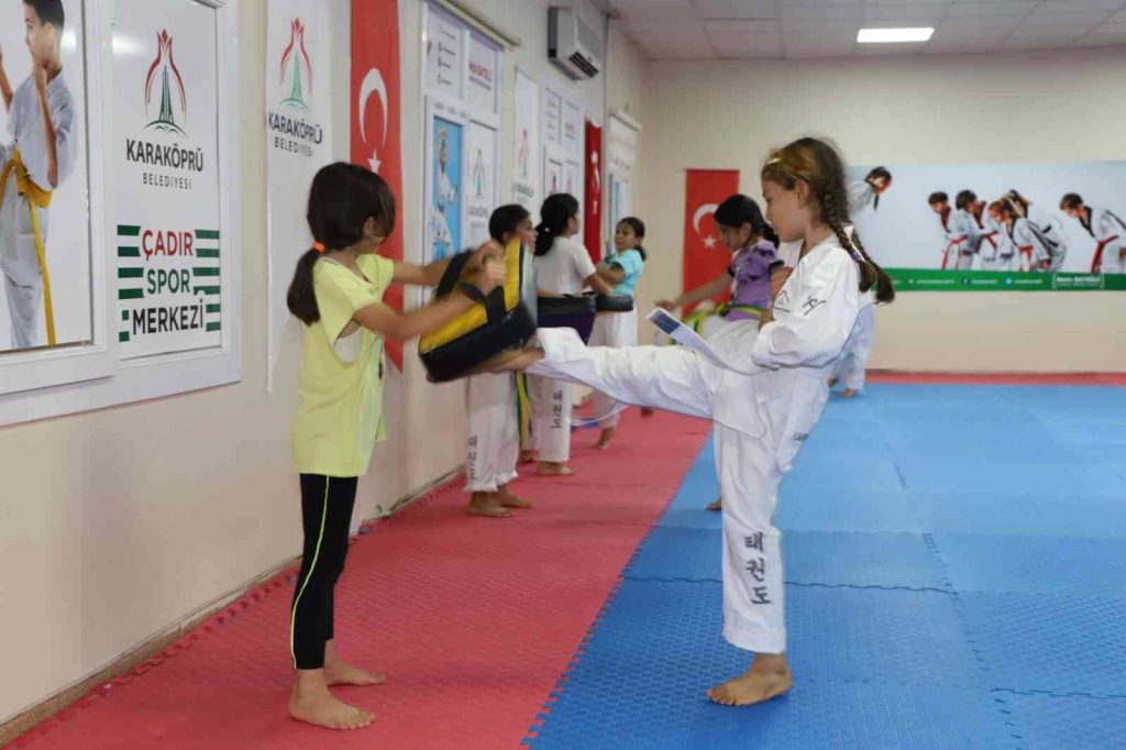 Karaköprü’de spor kursları devam ediyor
