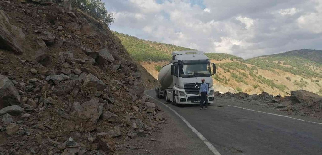 Kulp-Muş karayolu tehlike saçıyor