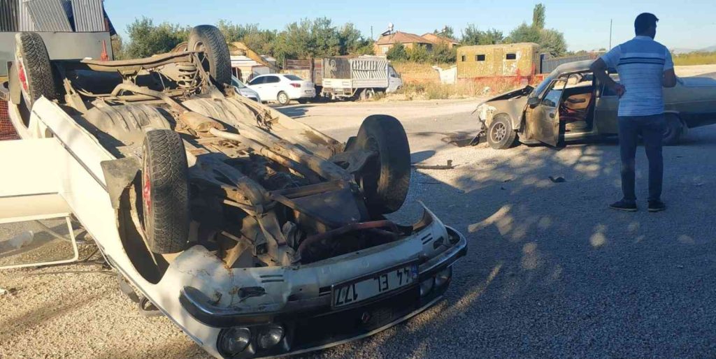 Malatya’da iki otomobil çarpıştı: 2 yaralı