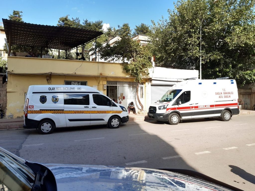 Öğretmen tartıştığı karısını öldürdü