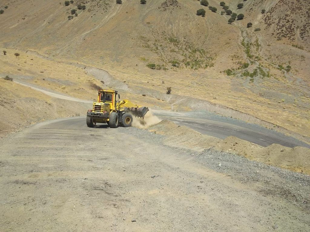 Palu’da asfalt bakım onarım ve yol genişletme çalışmaları