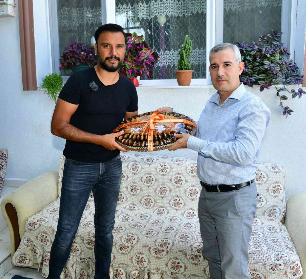 Sanatçı Alişan, Malatya’da dut pestiline hayran kaldı