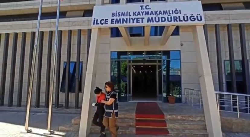 Sırt çantasında metamfetamin taşıyan kız tutuklandı