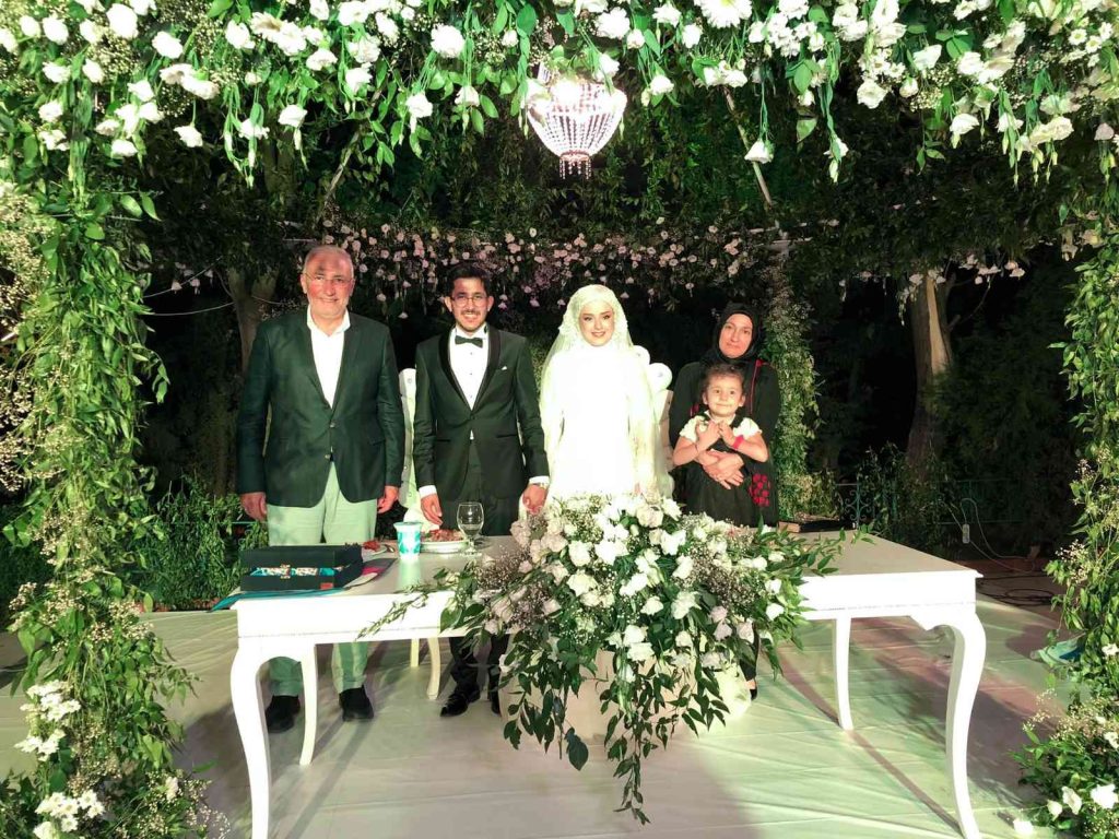 Siyaset ve iş dünyası düğünde buluştu