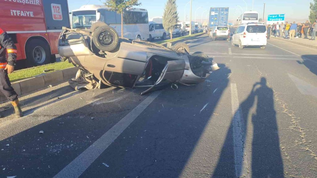 Takla atan otomobilin sürücüsü yaralandı