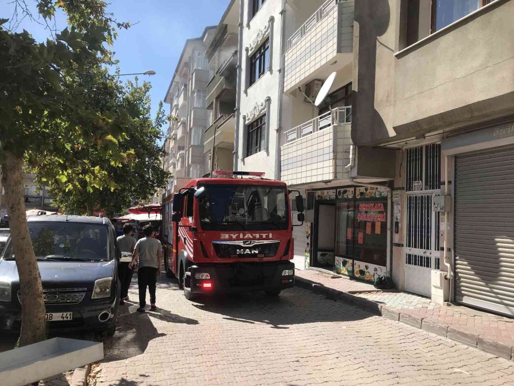 Tinerciler yaktı, itfaiye ekipleri söndürdü