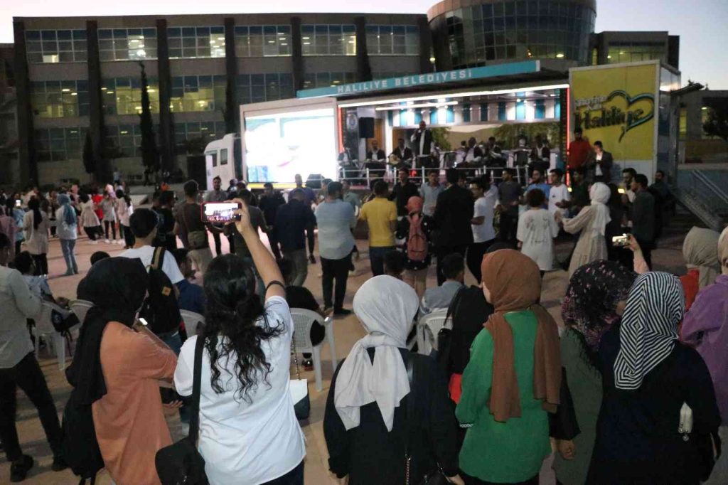 Üniversite öğrencilerinden Haliliye standına yoğun ilgi