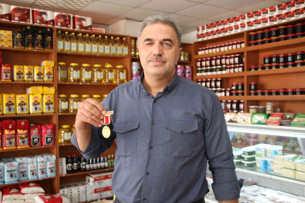 Vatan için gözünü feda eden gazi Saydam; “Vatana diğer gözümü, bacağımı, kolumu ve tüm varlığımı da veririm”