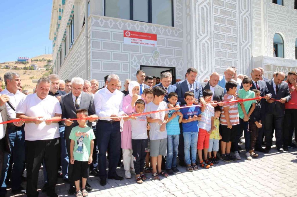 Yeni yapılan Yıldıztepe Hidayet Kızılkaya Cami ibadete açıldı
