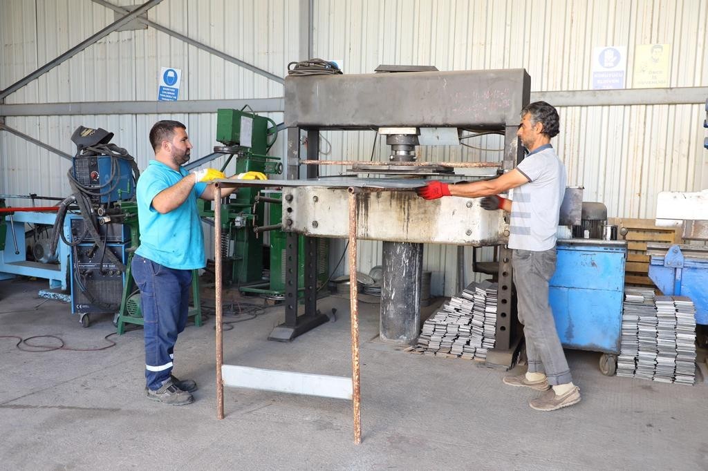 Yenişehir’de gece, gündüz temizlik devam ediyor