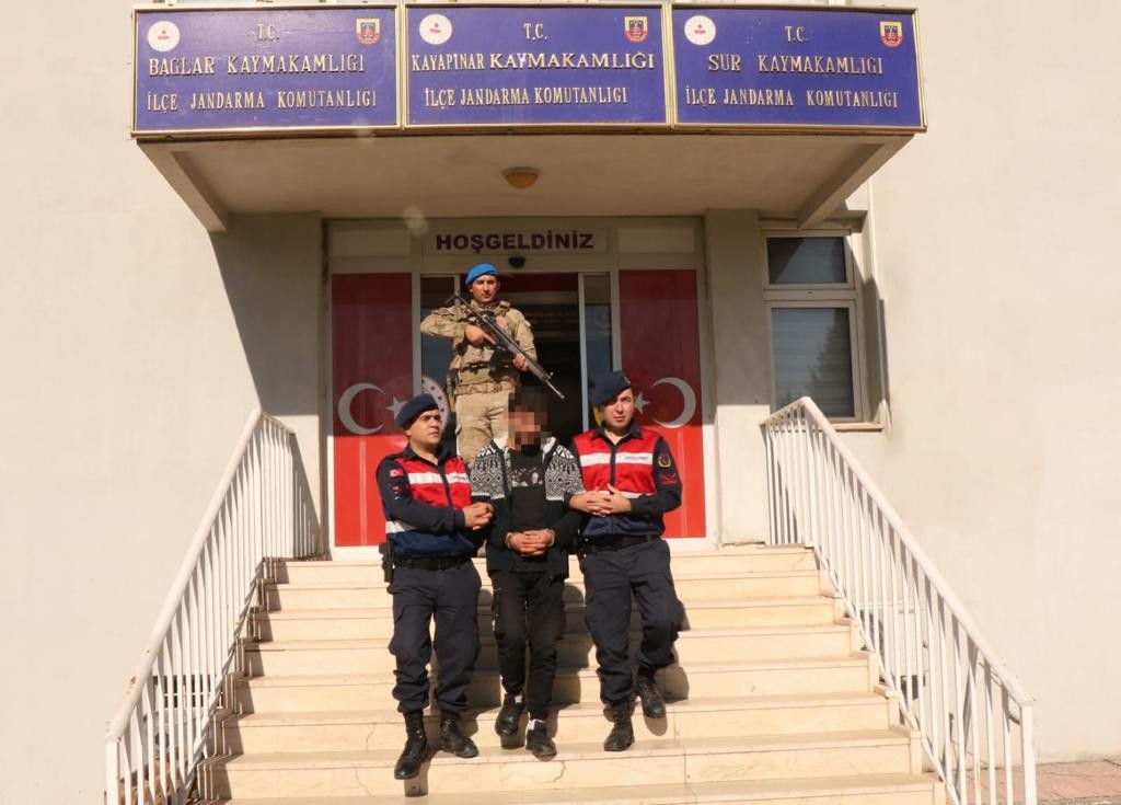 14 yıl 11 ay hapis cezası ile aranan hırsız Diyarbakır’da yakalandı