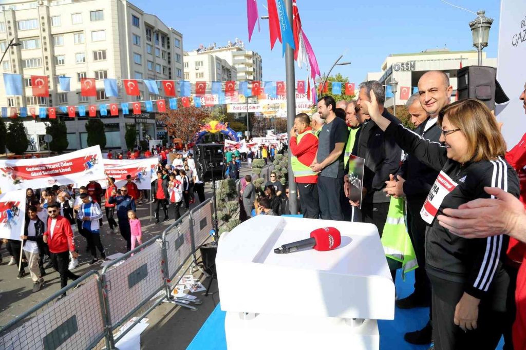 4. Gazi Yarı Maratonu’nda renkli görüntüler