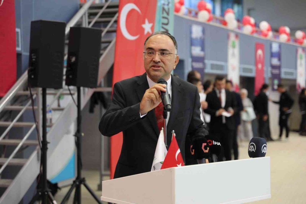 99 dakika boyunca durmadan kulaç attılar