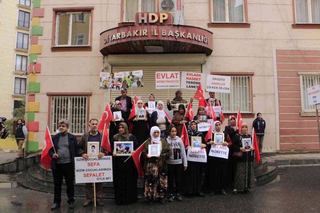 Aileler direniyor, evlat nöbetine katılımlar devam ediyor