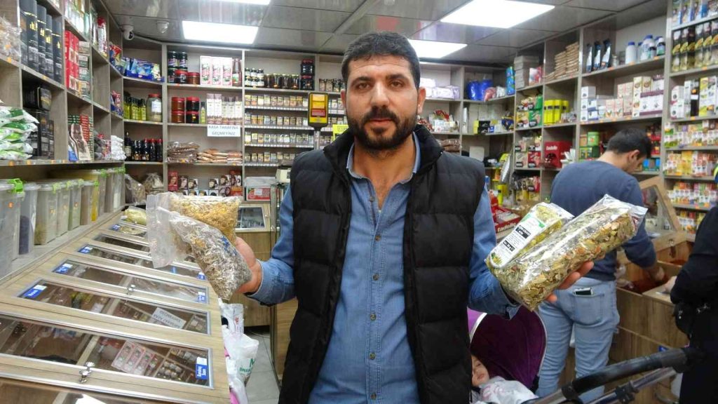Aktarcıdan soğuk hava tavsiyesi: ’’Zencefil, zerdeçal, narçiçeği, kuşburnu tüketin’’