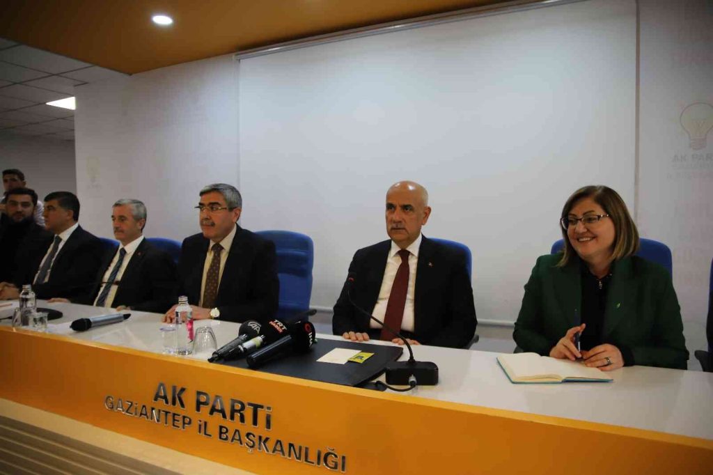 Bakan Kirişci: “2023 gibi önemli bir dönemece yaklaşıyoruz. Bu sadece bir seçim değil, Türkiye’nin yüzyılı olacak”