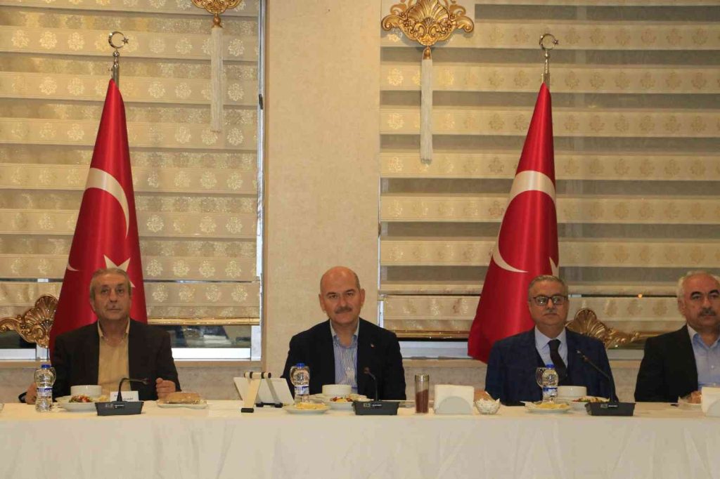 Bakan Soylu Diyarbakır’da Korucu Dernek Başkanlarıyla bir araya geldi