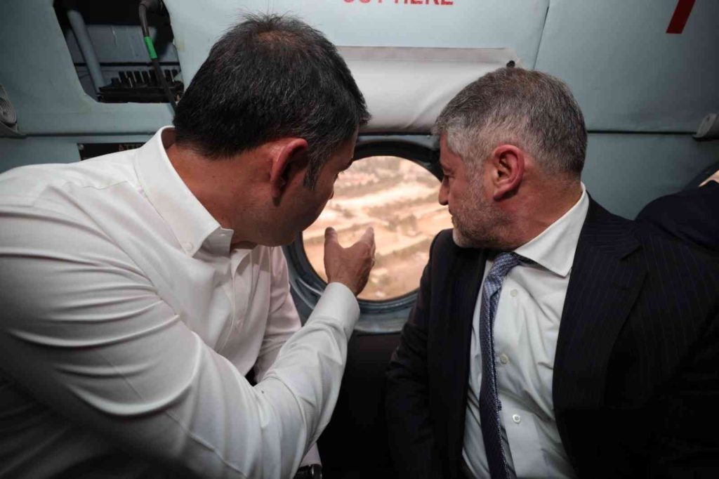 Bakanlar kentsel dönüşüm alanını havadan inceledi