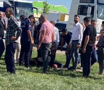 Boşanmak isteyen karısını 6 yerinden bıçakladı