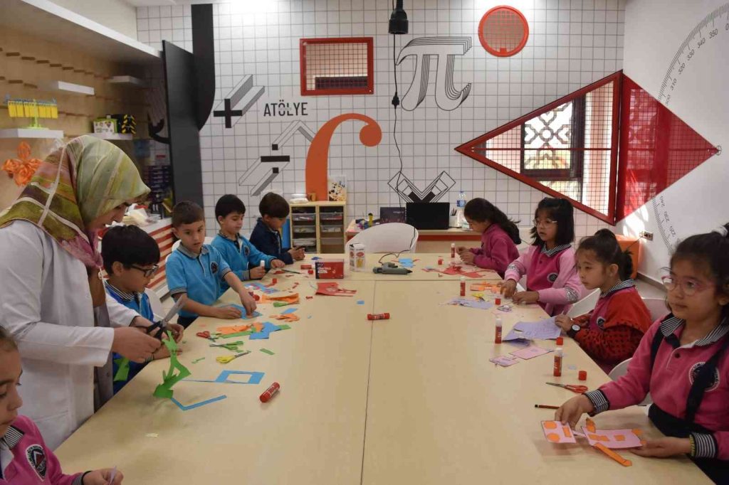 Deneyap atölyeleri Türkiye’nin geleceğine yön verecek gençler yetiştiriyor