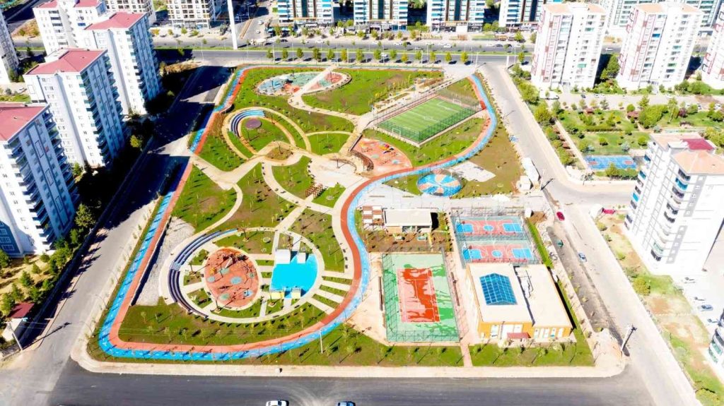 Devletin milyonluk yatırımlar yaptığı Diyarbakır’ı görenler şaşırıyor