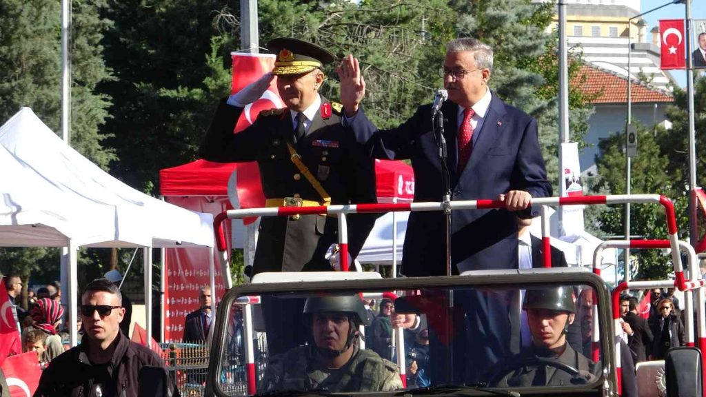 Diyarbakır’da Cumhuriyetin 99. yıldönümü coşkuyla kutlandı