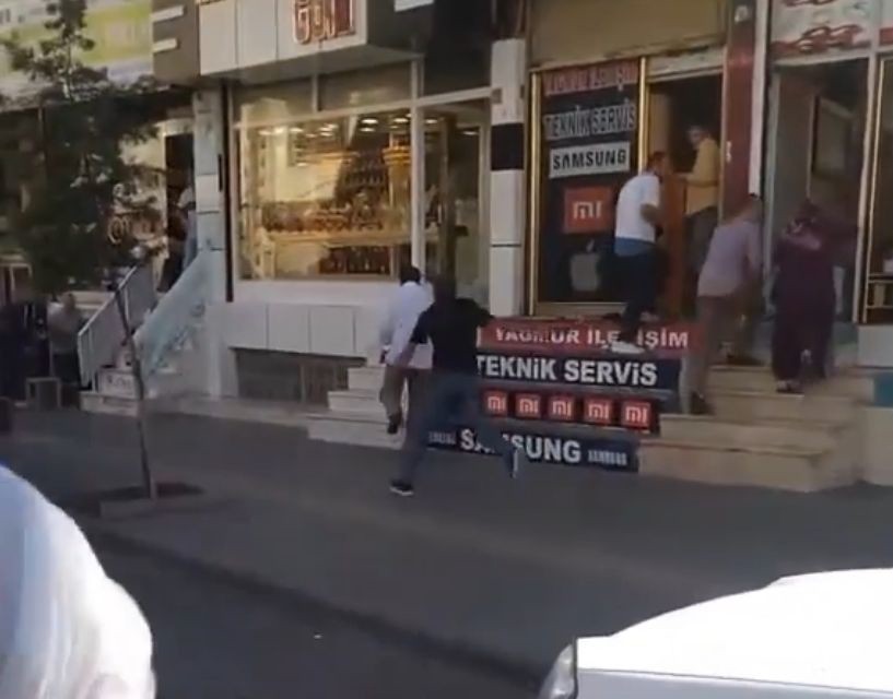 Diyarbakır’da silahlı saldırı korku dolu anlar yaşattı