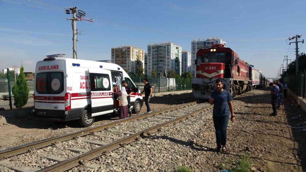 Diyarbakır’da üst geçit yerine yolu kullanan yaşlı adama tren çarptı