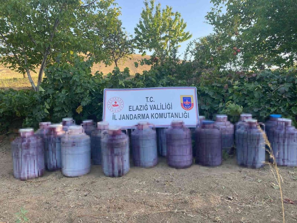 Elazığ’da 2 ton kaçak şarap ele geçirildi