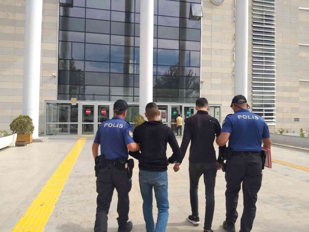 Elazığ’da 38 adet suç kaydı bulunan 2 şüpheli yakalandı